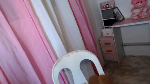 Snapshot of astraea_xxx chatting on July 2026 05:12:01 AM Anna online show from July 2026 05:12:01 AM