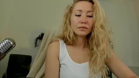 astramonroe online show from March 2026 02:06:02 AM