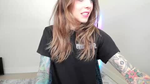 Snapshot of astridluxe chatting on June 2026 03:33:01 PM Astrid Luxe online show from June 2026 03:33:01 PM