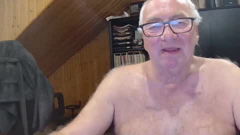 Snapshot of asusandy chatting on May 2026 11:01:04 PM asusandy online show from May 2026 11:01:04 PM