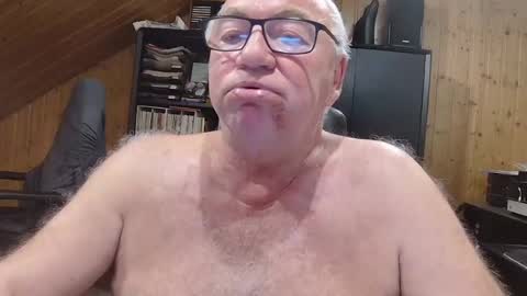 Snapshot of asusandy chatting on June 2026 09:03:01 PM asusandy online show from June 2026 09:03:01 PM