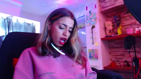 Atenea online show from February 2025 06:02:02 PM