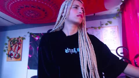 Atenea online show from October 2025 03:05:02 PM