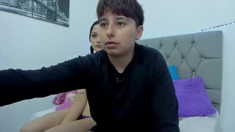 athenea_zuleinys online show from December 2025 12:25:02 PM