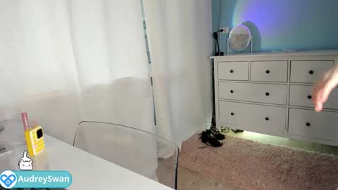 Mary online show from October 2025 10:48:01 AM