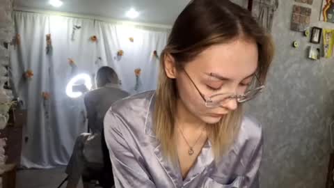 Kira online show from November 2025 01:00:02 PM