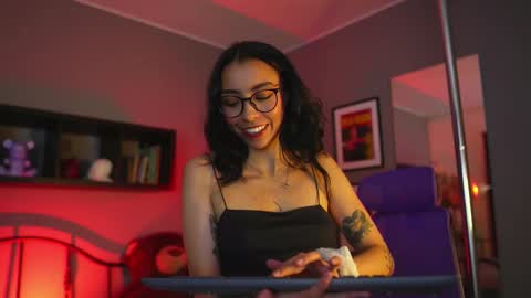  A U R A           online show from November 2025 04:45:02 AM