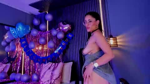 Aura online show from March 2025 03:45:02 PM