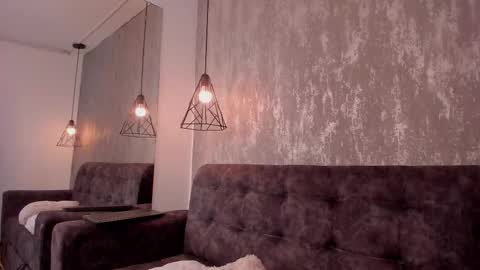 Aura online show from September 2025 02:01:02 AM