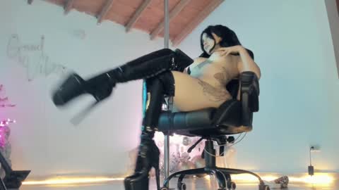 aura online show from December 2024 06:53:02 AM