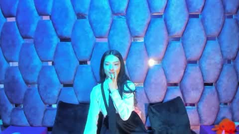 aurora online show from September 2025 02:55:01 PM