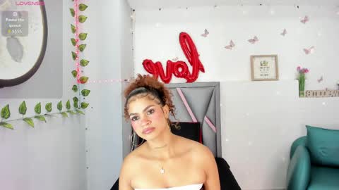 aurora_blackmont online show from April 2026 11:23:01 AM