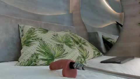 aurora_cruz online show from April 2026 08:29:01 AM