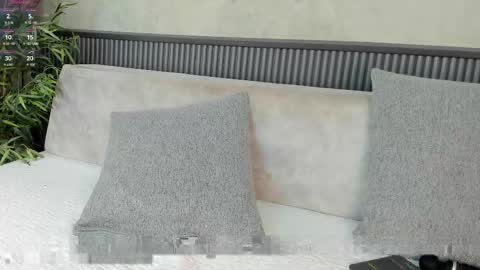 aurora_cruz online show from April 2026 09:05:01 PM