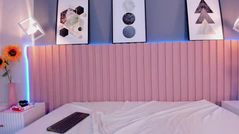 Aurora online show from March 2026 03:05:04 PM