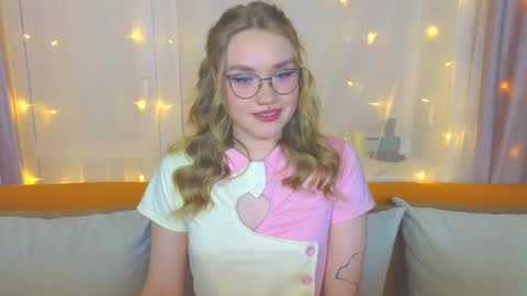 Kate online show from March 2025 07:53:01 PM