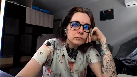 Milana online show from October 2025 08:32:01 AM