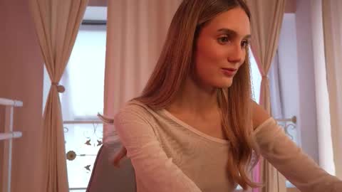 Aurora online show from September 2025 06:48:02 AM