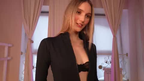 Aurora online show from September 2025 06:41:01 AM