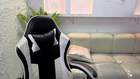 Snapshot of aurora_tp chatting on February 2026 02:07:03 AM AURORA online show from February 2026 02:07:03 AM