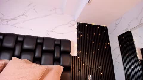 Aurora online show from September 2025 11:49:01 PM