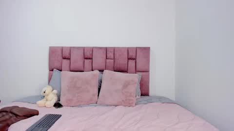 Snapshot of auroradurand chatting on February 2025 09:44:02 PM ... ... online show from February 2025 09:44:02 PM