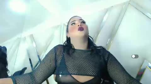 Aurora online show from October 2025 10:54:02 PM