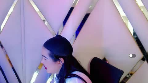 Aurora online show from October 2025 06:23:01 PM