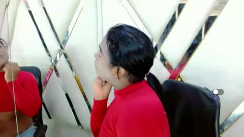 Aurora online show from November 2025 07:25:02 PM