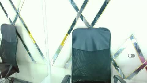 Aurora online show from November 2025 07:25:01 PM