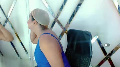 Aurora online show from November 2025 07:12:01 PM