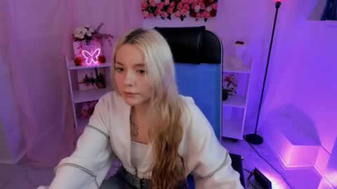 aurorawrenfield online show from September 2025 10:38:02 AM