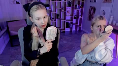 aurorawrenfield online show from September 2025 04:57:02 AM