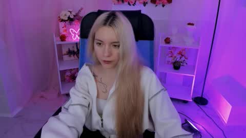 aurorawrenfield online show from September 2025 05:32:01 AM