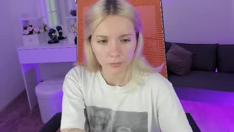 aurorawrenfield online show from July 2026 01:44:02 AM