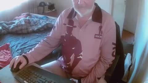 Snapshot of aussiebaker chatting on May 2026 02:30:01 AM aussiebaker online show from May 2026 02:30:01 AM