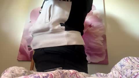 Milf4u online show from April 2026 09:37:02 PM