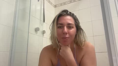 aussielulu online show from December 2025 01:55:02 AM