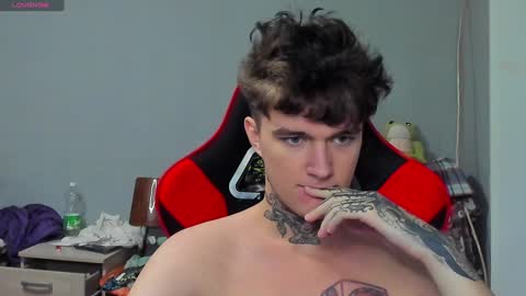 Snapshot of austen_milker chatting on January 2025 01:30:01 PM Austen online show from January 2025 01:30:01 PM