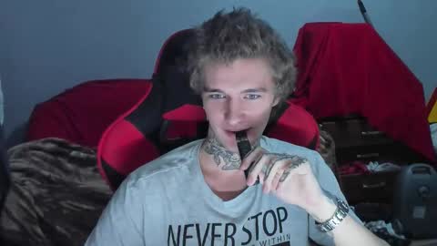 Snapshot of austen_milker chatting on November 2025 03:35:01 PM Austen online show from November 2025 03:35:01 PM