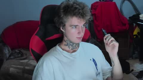 Snapshot of austen_milker chatting on November 2025 10:42:01 PM Austen online show from November 2025 10:42:01 PM