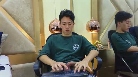 Snapshot of austinreeds chatting on May 2026 02:44:02 PM austinreeds online show from May 2026 02:44:02 PM