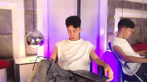 Snapshot of austinreeds chatting on June 2026 01:46:01 PM austinreeds online show from June 2026 01:46:01 PM