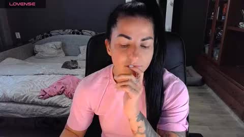 Ava online show from November 2025 10:58:02 AM