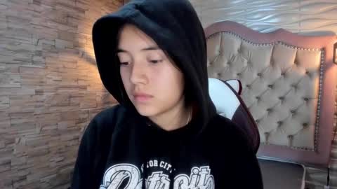              online show from February 2025 04:35:02 AM