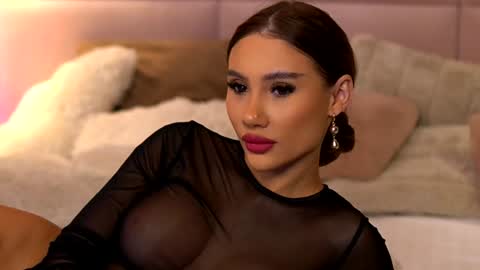 Ava online show from December 2024 10:00:01 PM