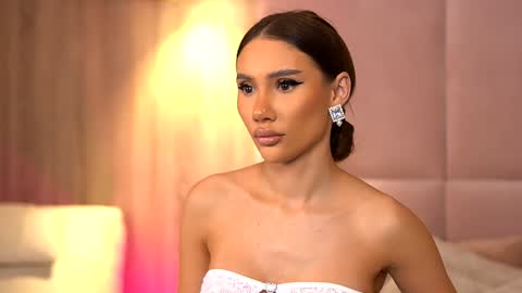 Ava online show from January 2025 10:47:02 PM