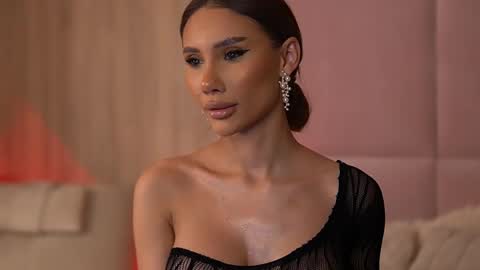 Ava online show from February 2025 09:38:01 PM