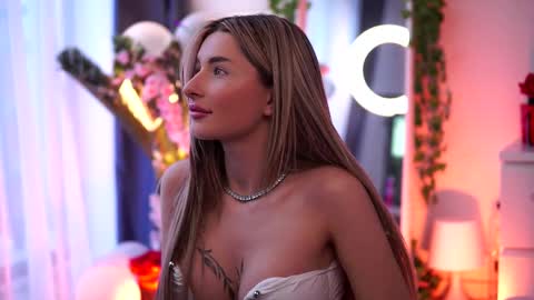 Carina online show from February 2025 05:33:02 AM