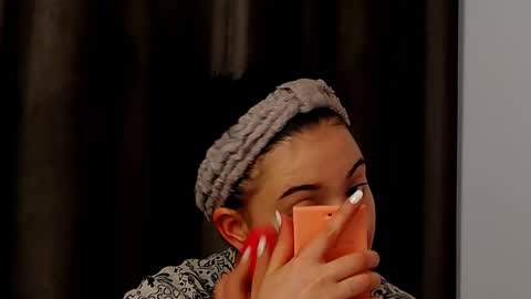 AveryWillow online show from January 2025 01:30:01 PM